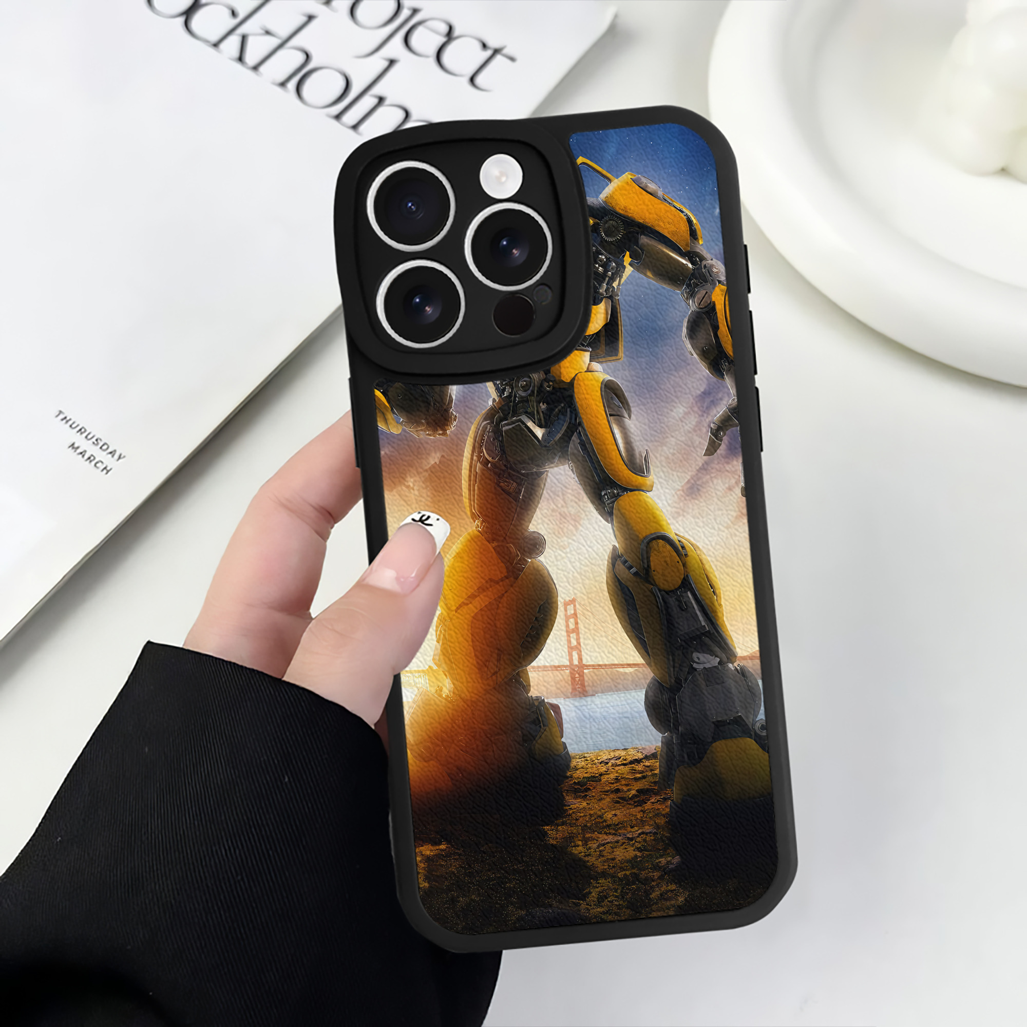 （画像用） Transformers トランスフォーマー 【iPhone 16シリーズ対応】シリコンスマホケース（レザー調） 材質：シリコン